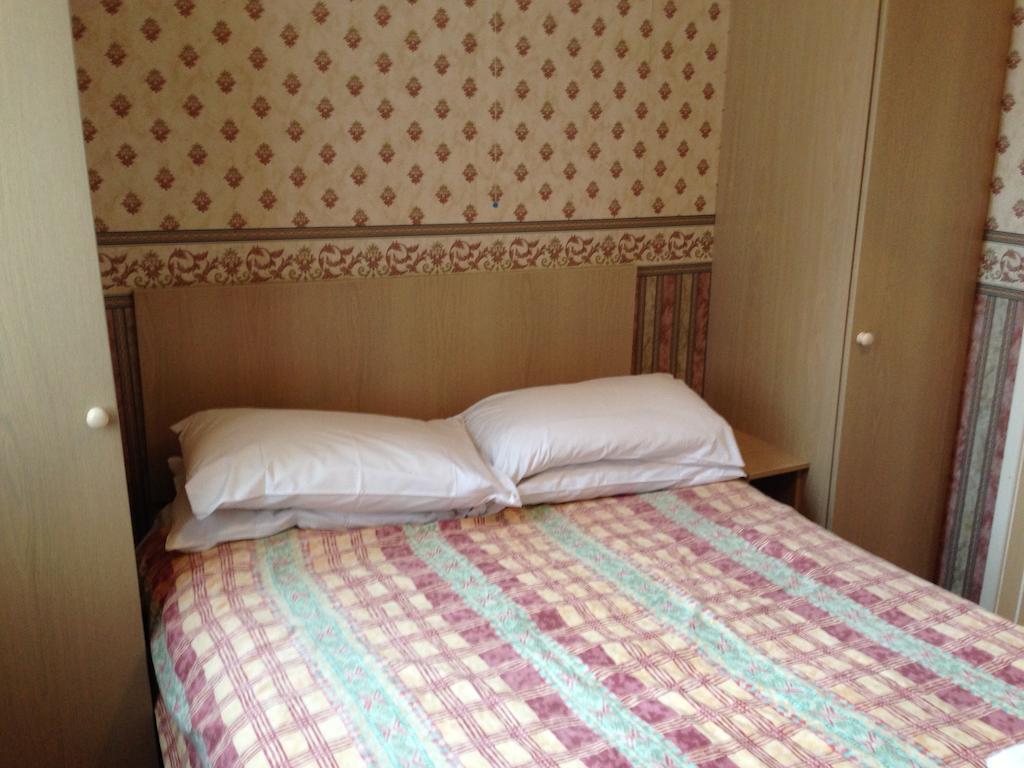 Grand Ash Hotel ランディドノー エクステリア 写真