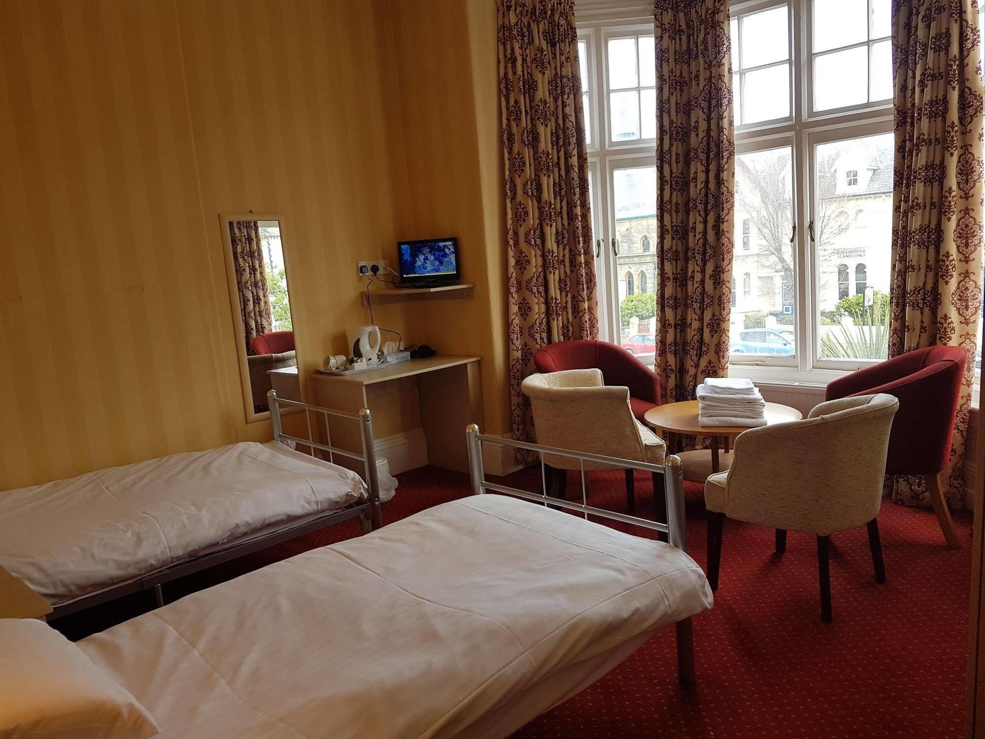 Grand Ash Hotel ランディドノー エクステリア 写真