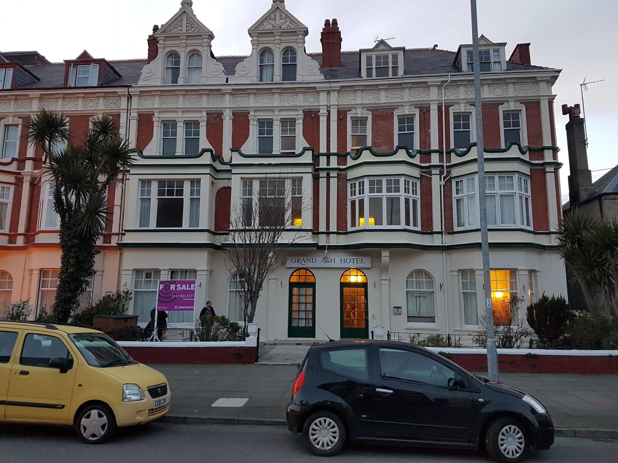 Grand Ash Hotel ランディドノー エクステリア 写真